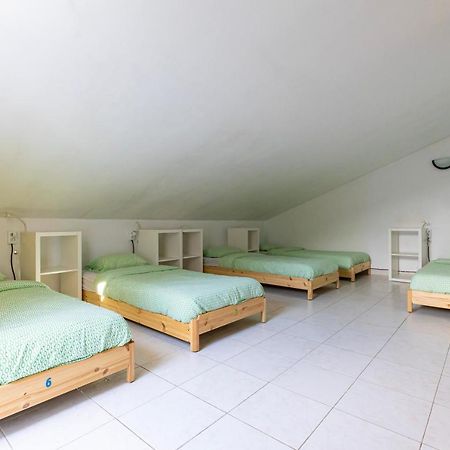Pineapple Surf House Hostel Atouguia Da Baleia Ngoại thất bức ảnh