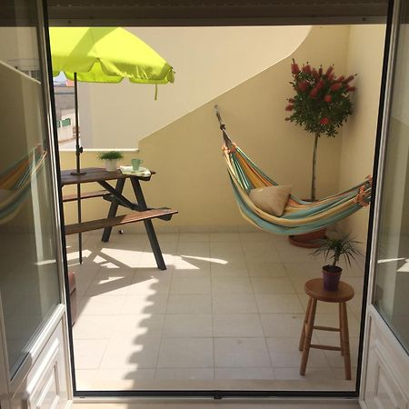 Pineapple Surf House Hostel Atouguia Da Baleia Ngoại thất bức ảnh