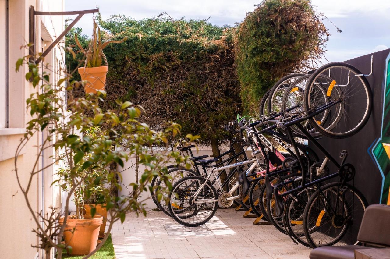 Pineapple Surf House Hostel Atouguia Da Baleia Ngoại thất bức ảnh