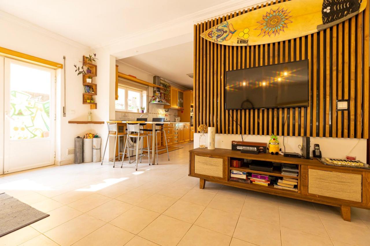 Pineapple Surf House Hostel Atouguia Da Baleia Ngoại thất bức ảnh