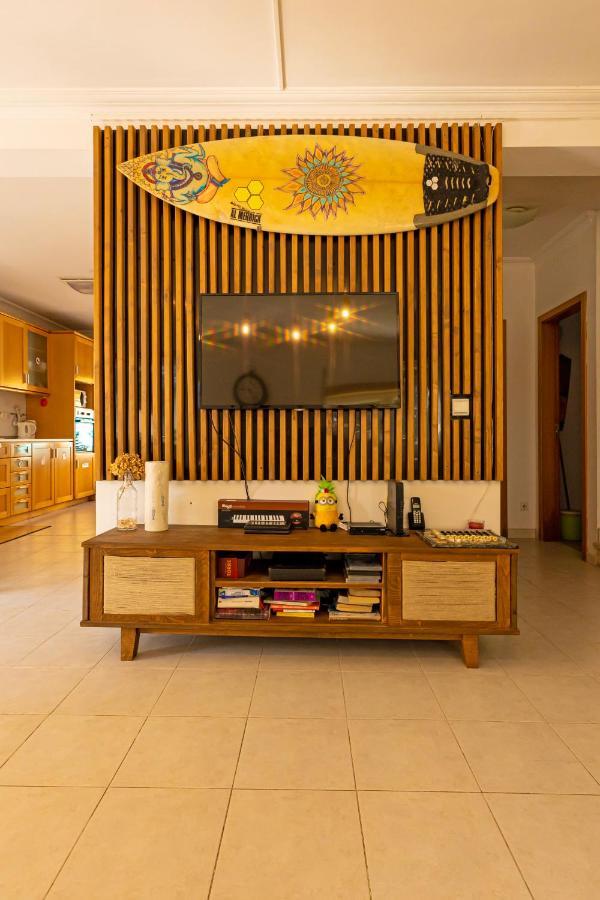 Pineapple Surf House Hostel Atouguia Da Baleia Ngoại thất bức ảnh