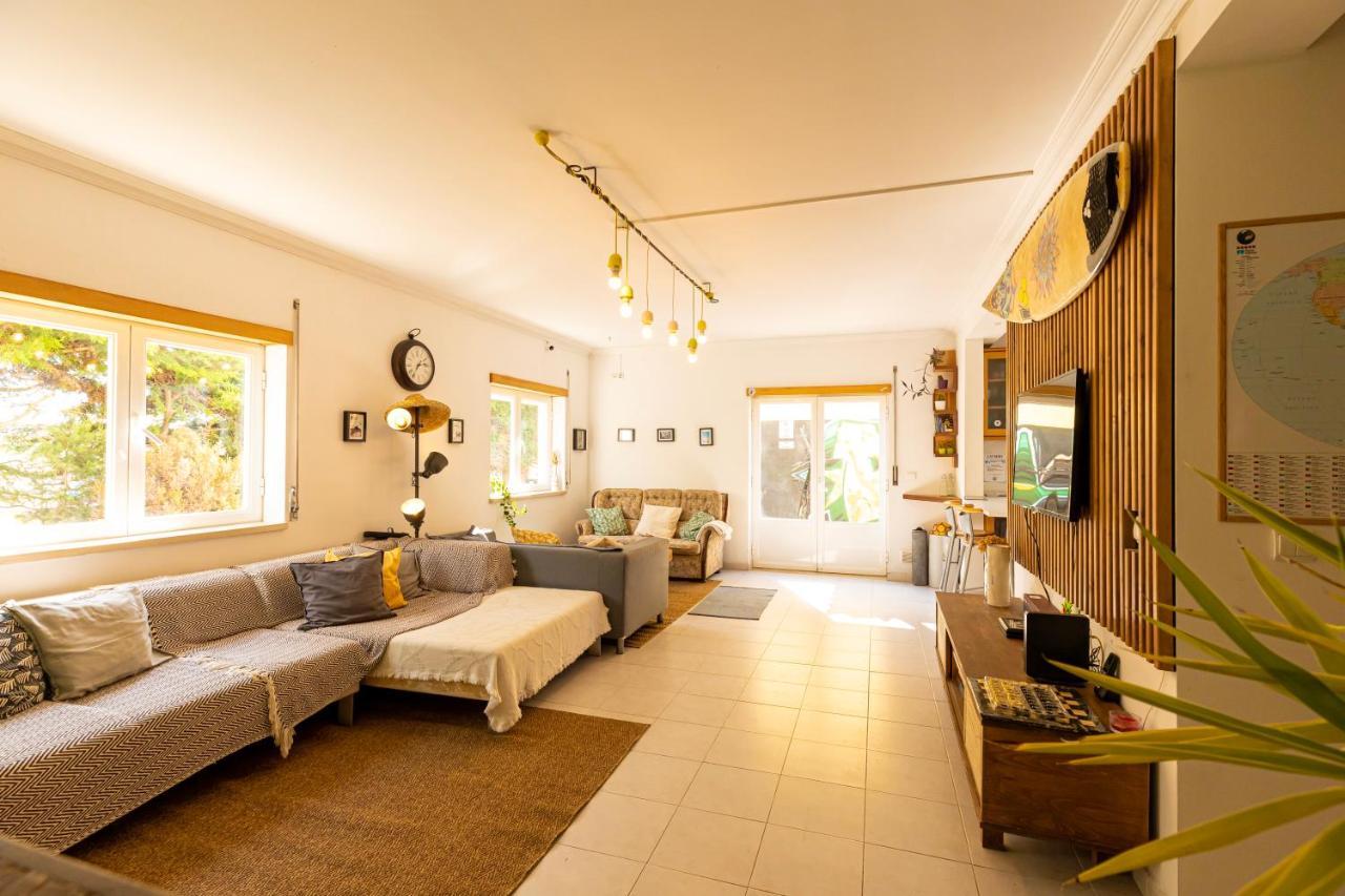 Pineapple Surf House Hostel Atouguia Da Baleia Ngoại thất bức ảnh