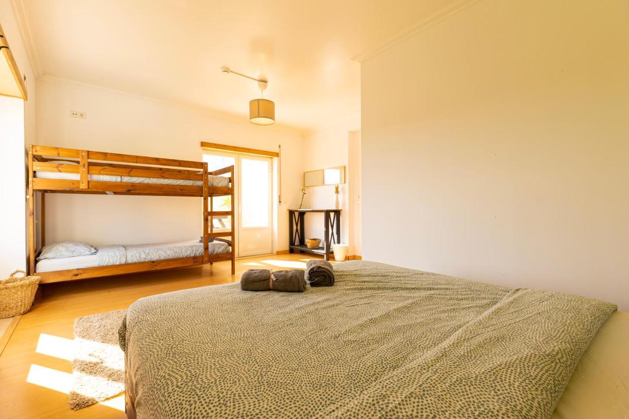 Pineapple Surf House Hostel Atouguia Da Baleia Ngoại thất bức ảnh
