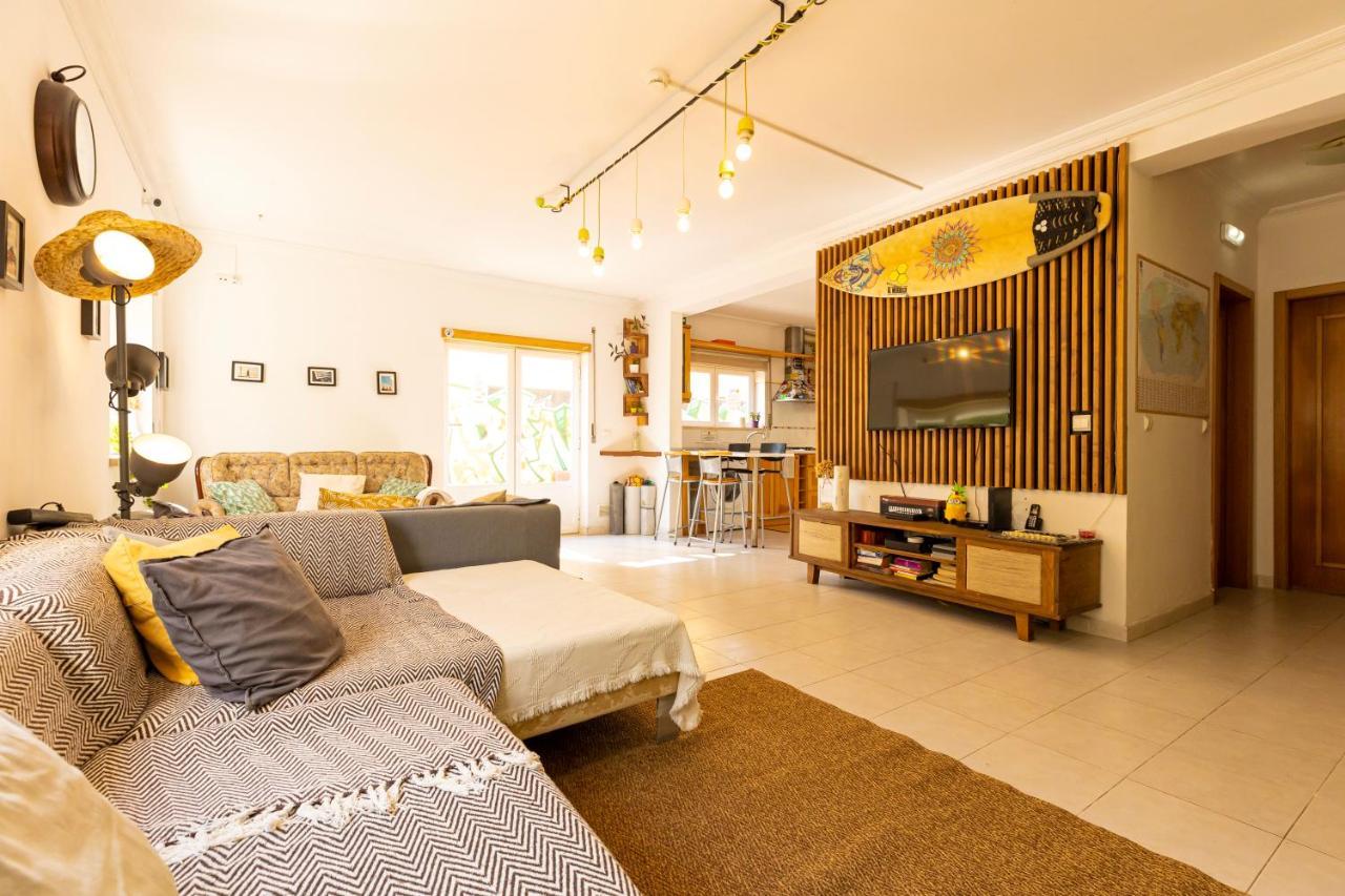 Pineapple Surf House Hostel Atouguia Da Baleia Ngoại thất bức ảnh