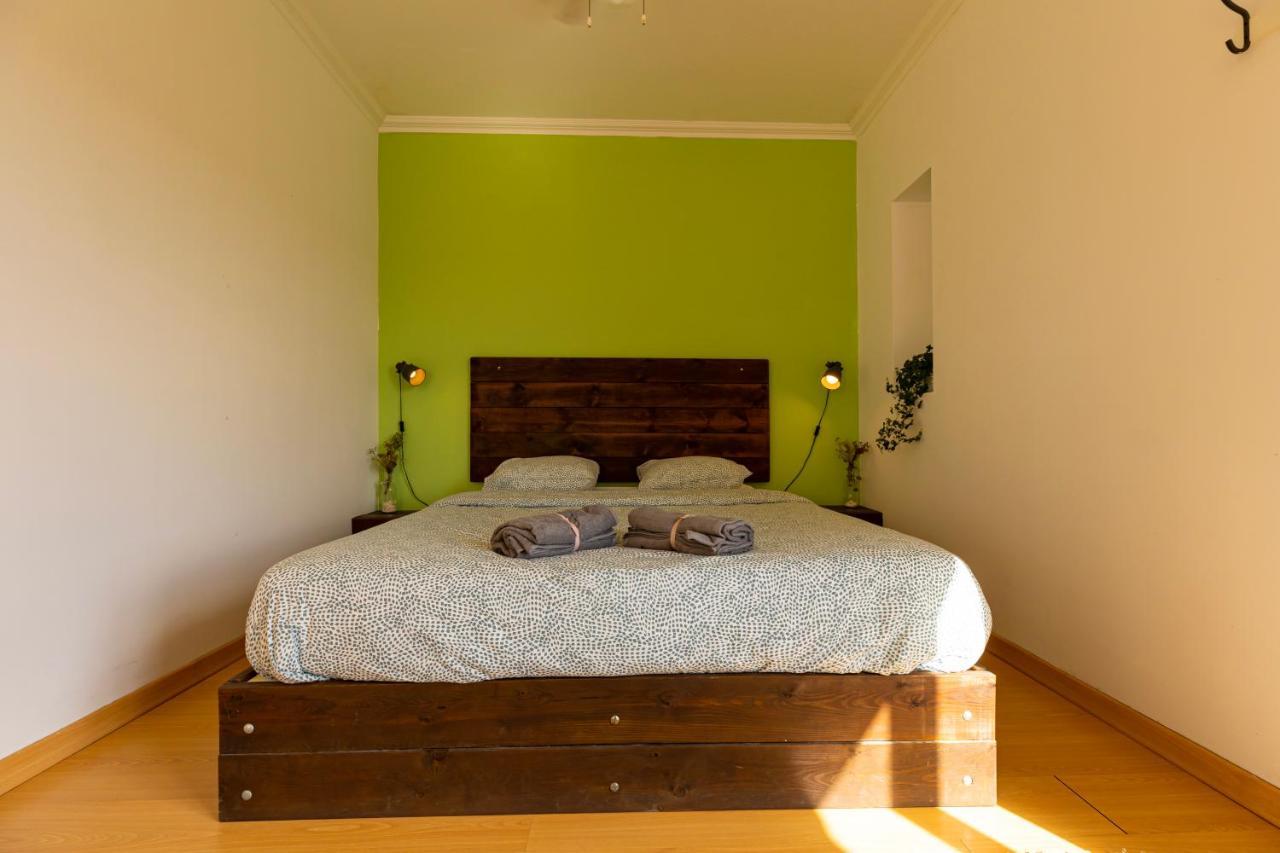 Pineapple Surf House Hostel Atouguia Da Baleia Ngoại thất bức ảnh