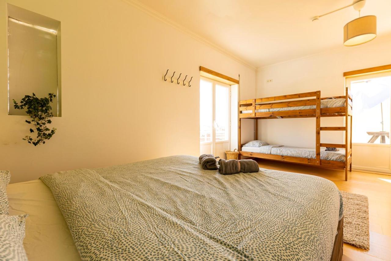 Pineapple Surf House Hostel Atouguia Da Baleia Ngoại thất bức ảnh
