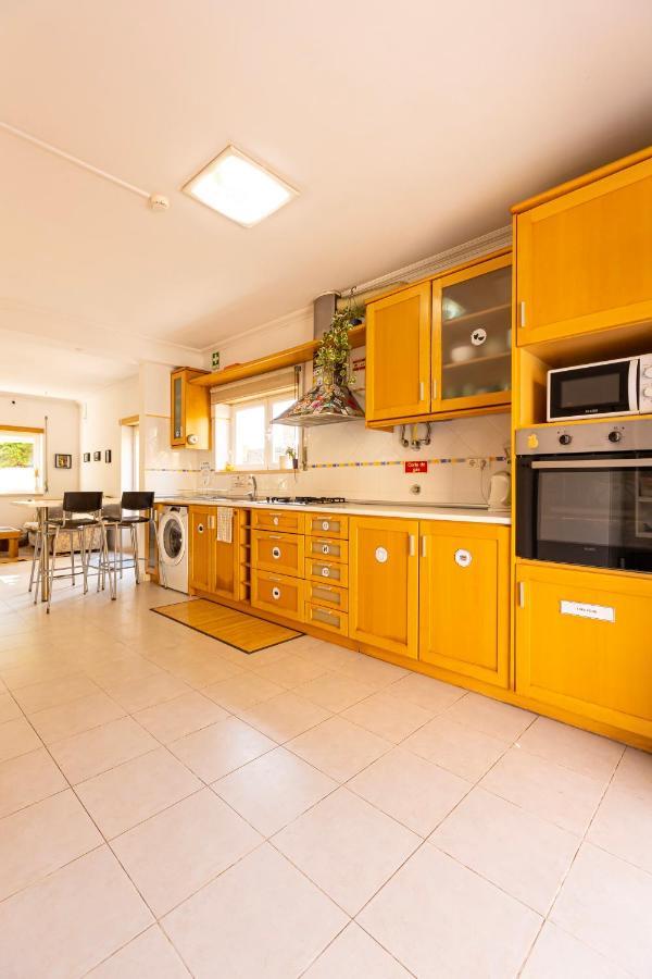 Pineapple Surf House Hostel Atouguia Da Baleia Ngoại thất bức ảnh