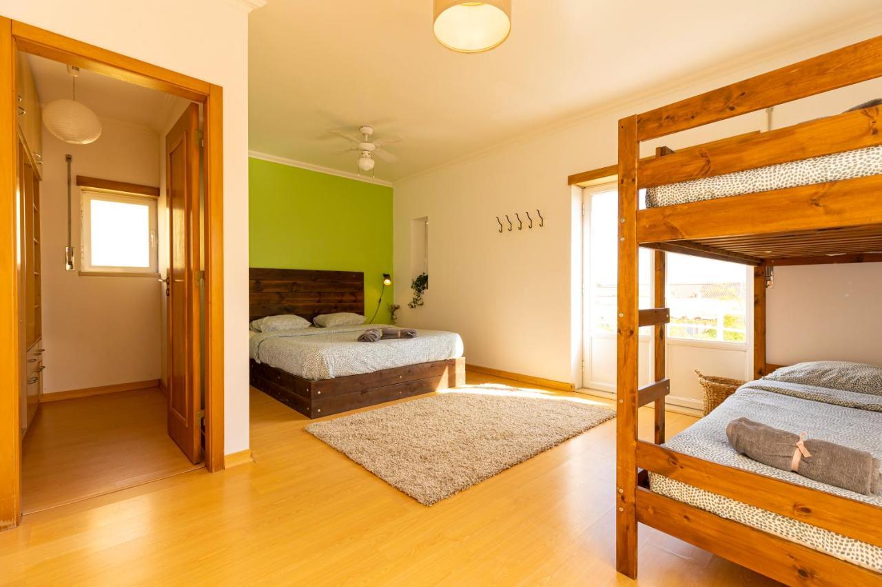 Pineapple Surf House Hostel Atouguia Da Baleia Ngoại thất bức ảnh