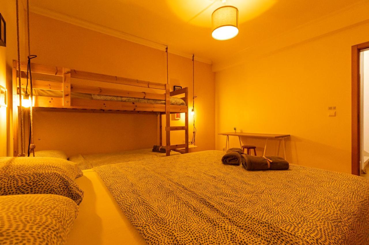 Pineapple Surf House Hostel Atouguia Da Baleia Ngoại thất bức ảnh
