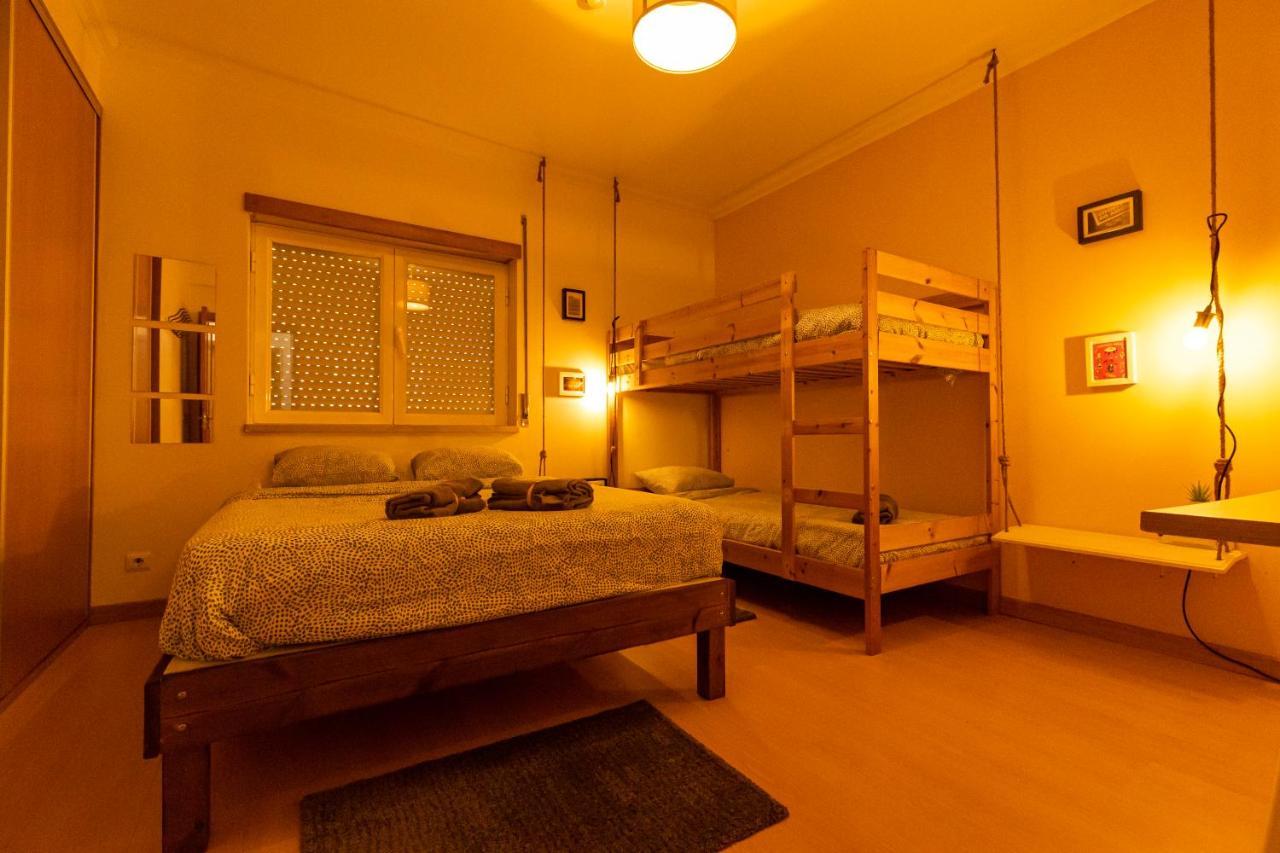 Pineapple Surf House Hostel Atouguia Da Baleia Ngoại thất bức ảnh