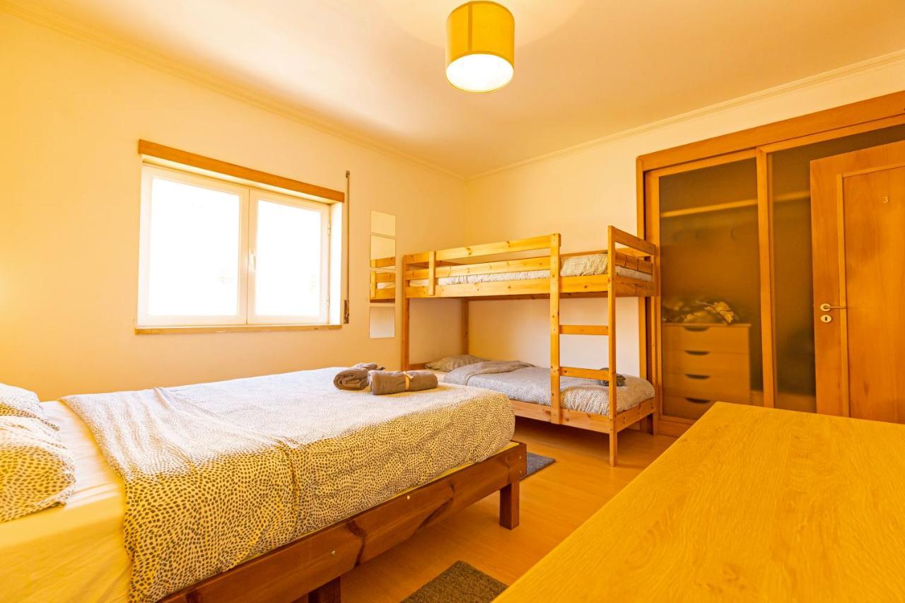 Pineapple Surf House Hostel Atouguia Da Baleia Ngoại thất bức ảnh