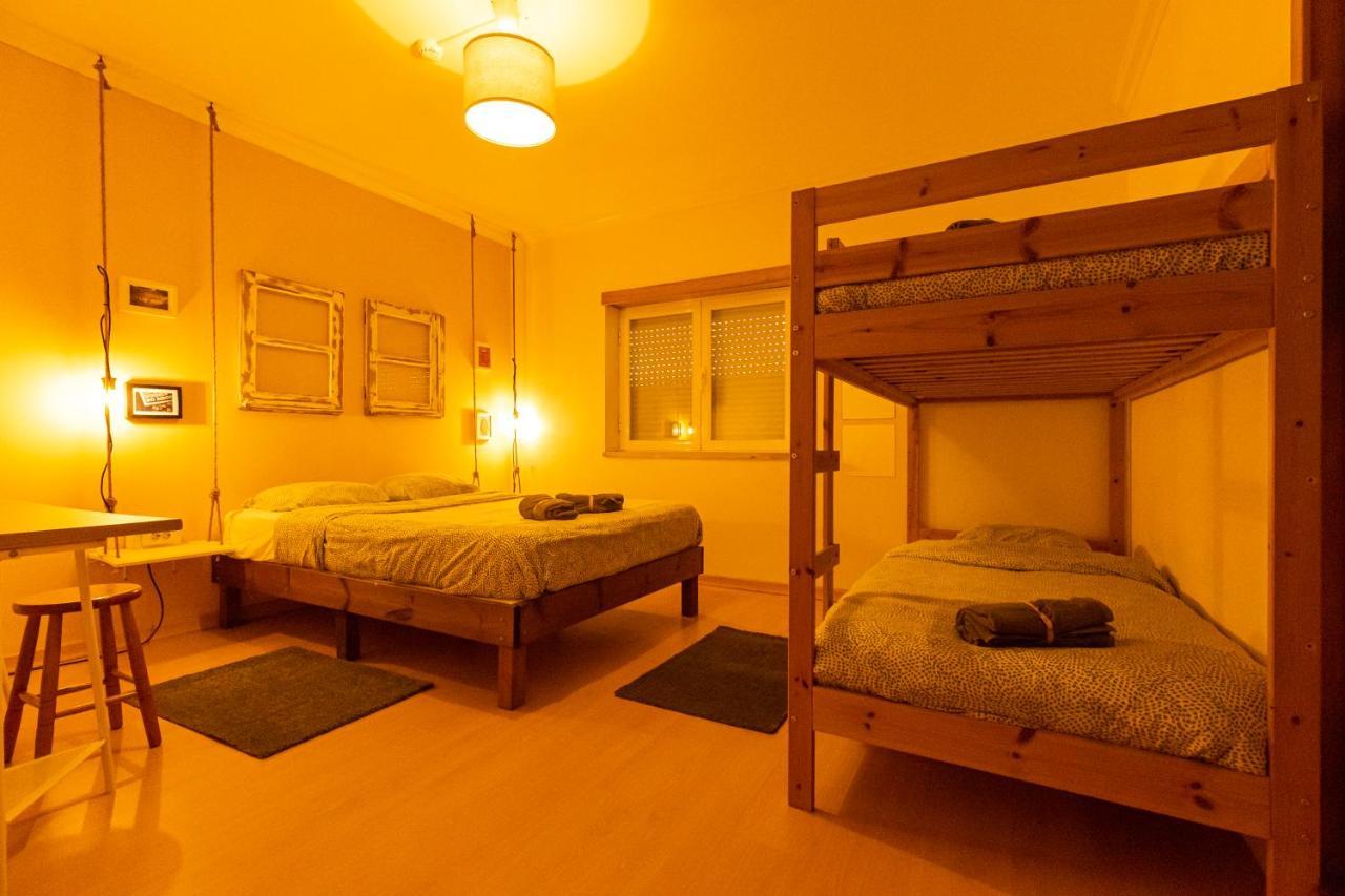 Pineapple Surf House Hostel Atouguia Da Baleia Ngoại thất bức ảnh