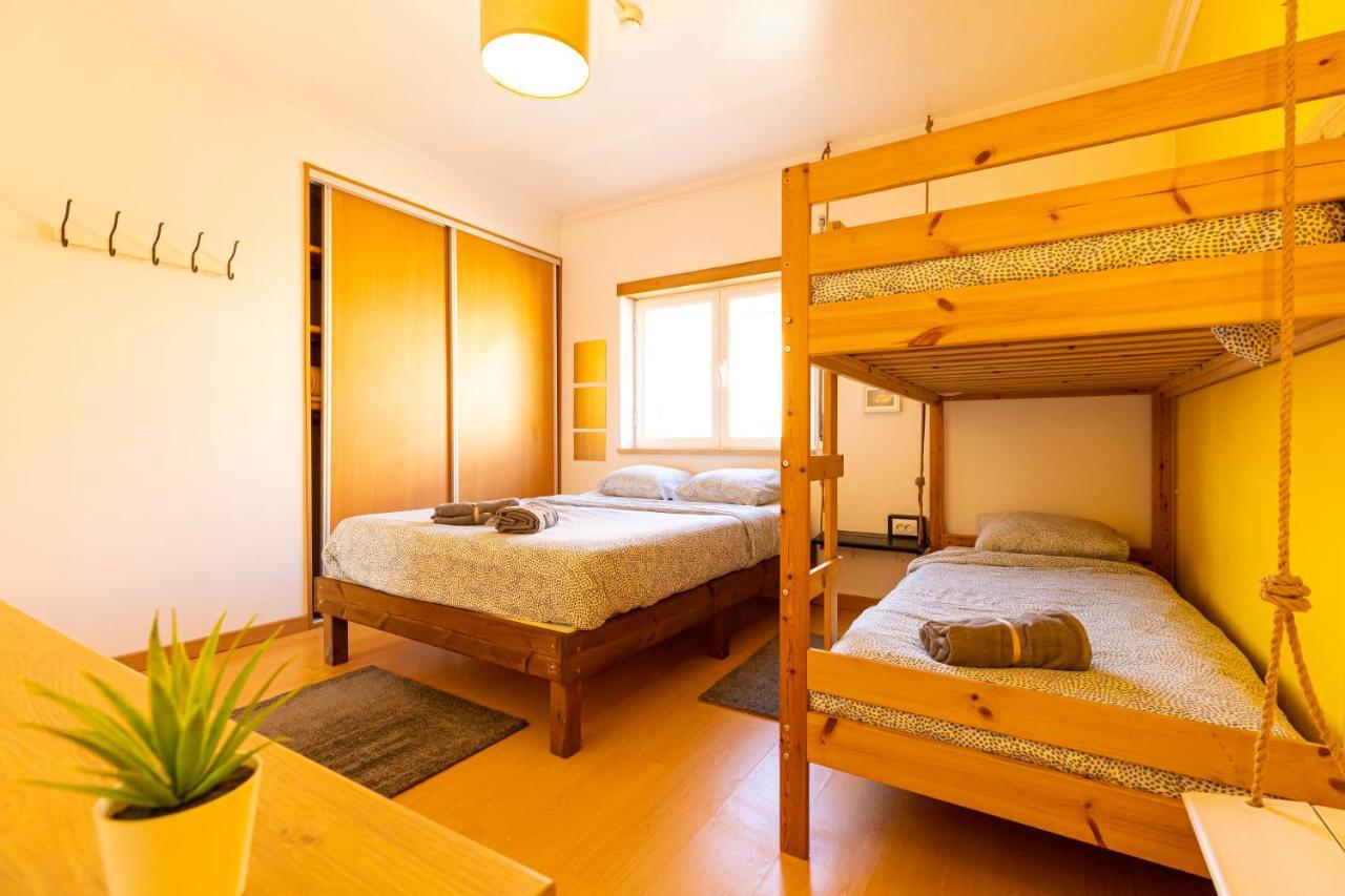 Pineapple Surf House Hostel Atouguia Da Baleia Ngoại thất bức ảnh