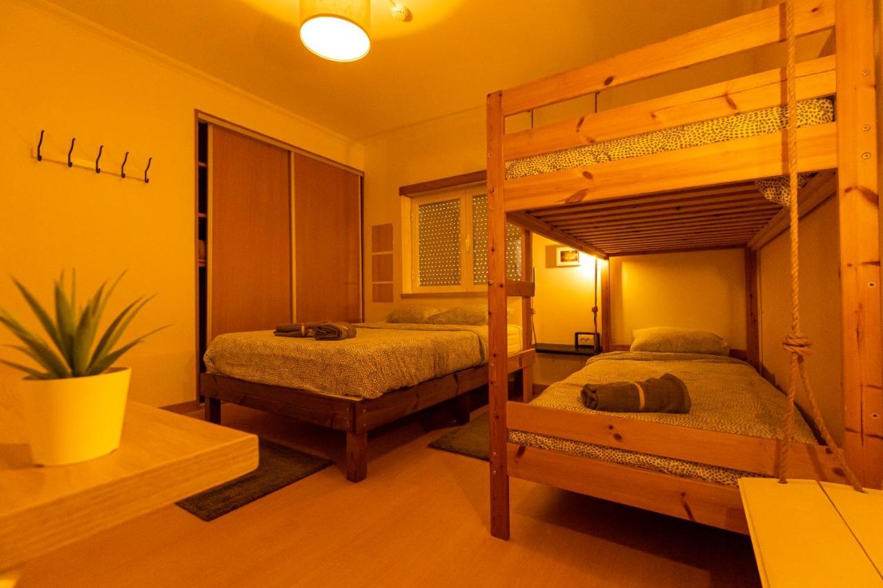 Pineapple Surf House Hostel Atouguia Da Baleia Ngoại thất bức ảnh