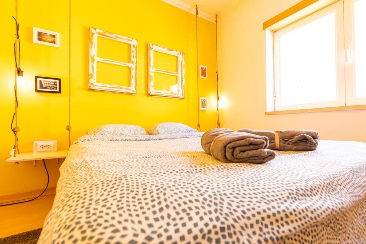 Pineapple Surf House Hostel Atouguia Da Baleia Ngoại thất bức ảnh