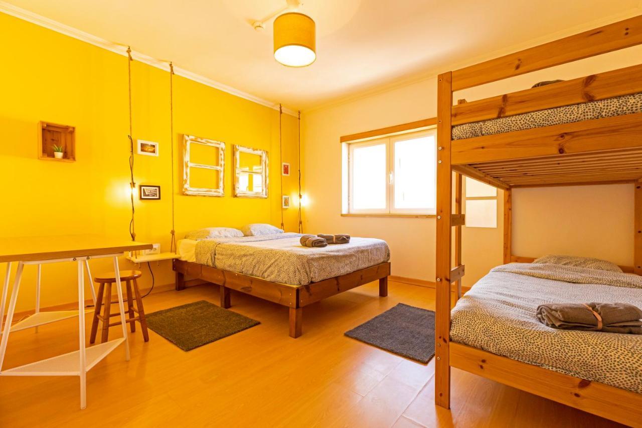 Pineapple Surf House Hostel Atouguia Da Baleia Ngoại thất bức ảnh