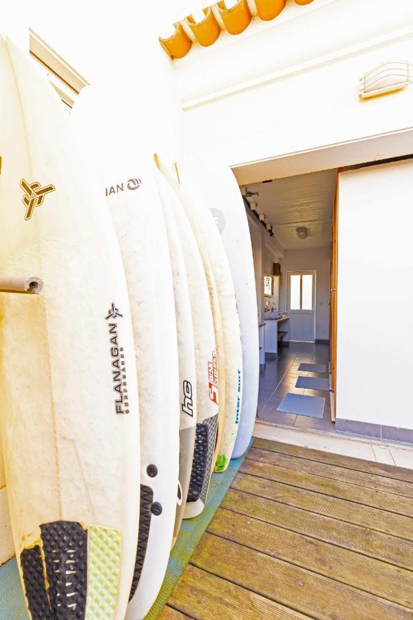 Pineapple Surf House Hostel Atouguia Da Baleia Ngoại thất bức ảnh