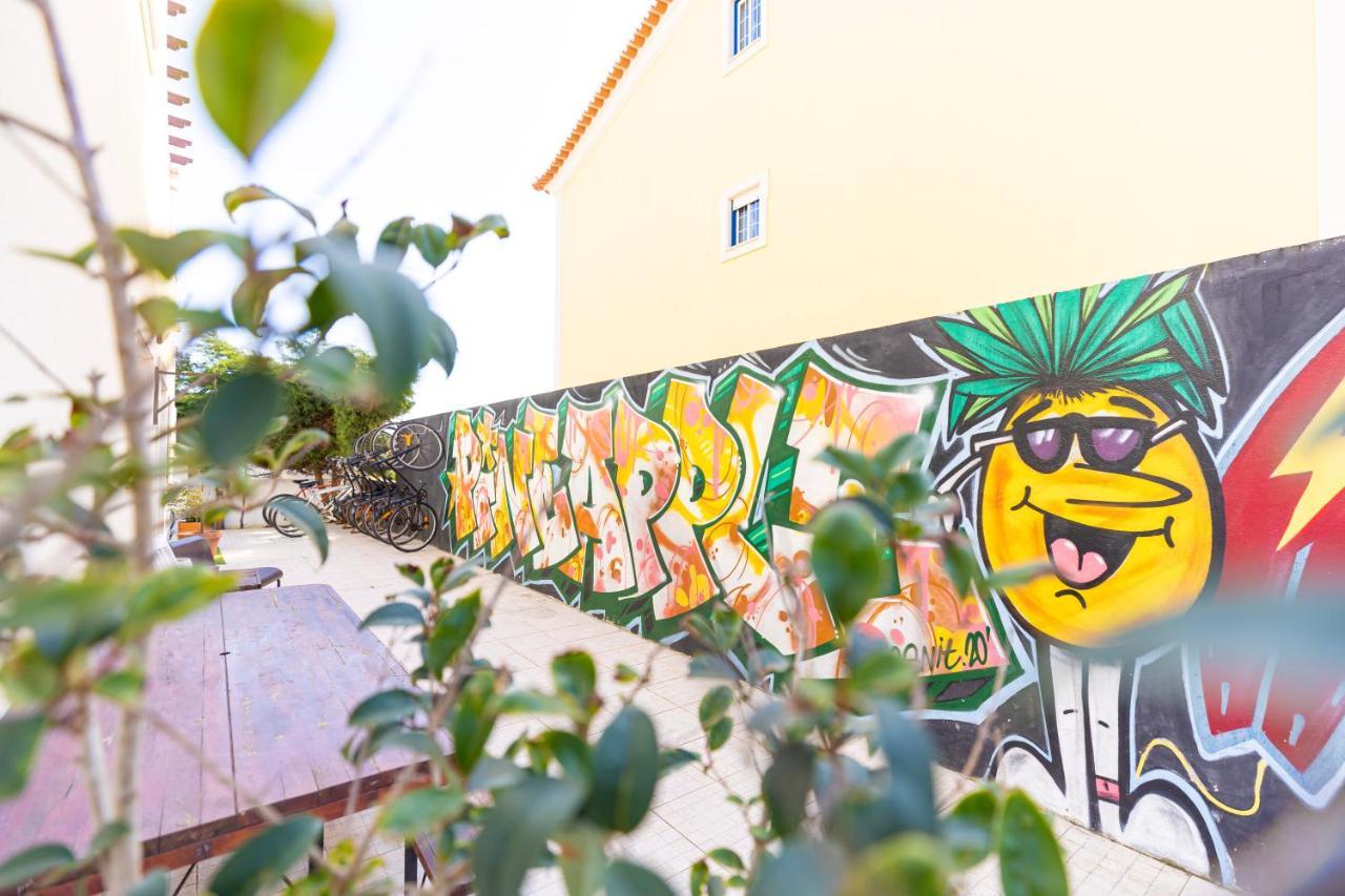 Pineapple Surf House Hostel Atouguia Da Baleia Ngoại thất bức ảnh