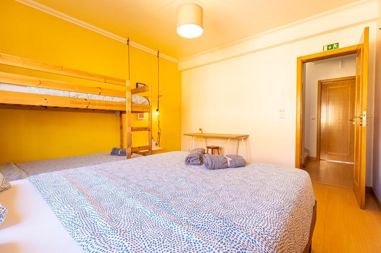 Pineapple Surf House Hostel Atouguia Da Baleia Ngoại thất bức ảnh
