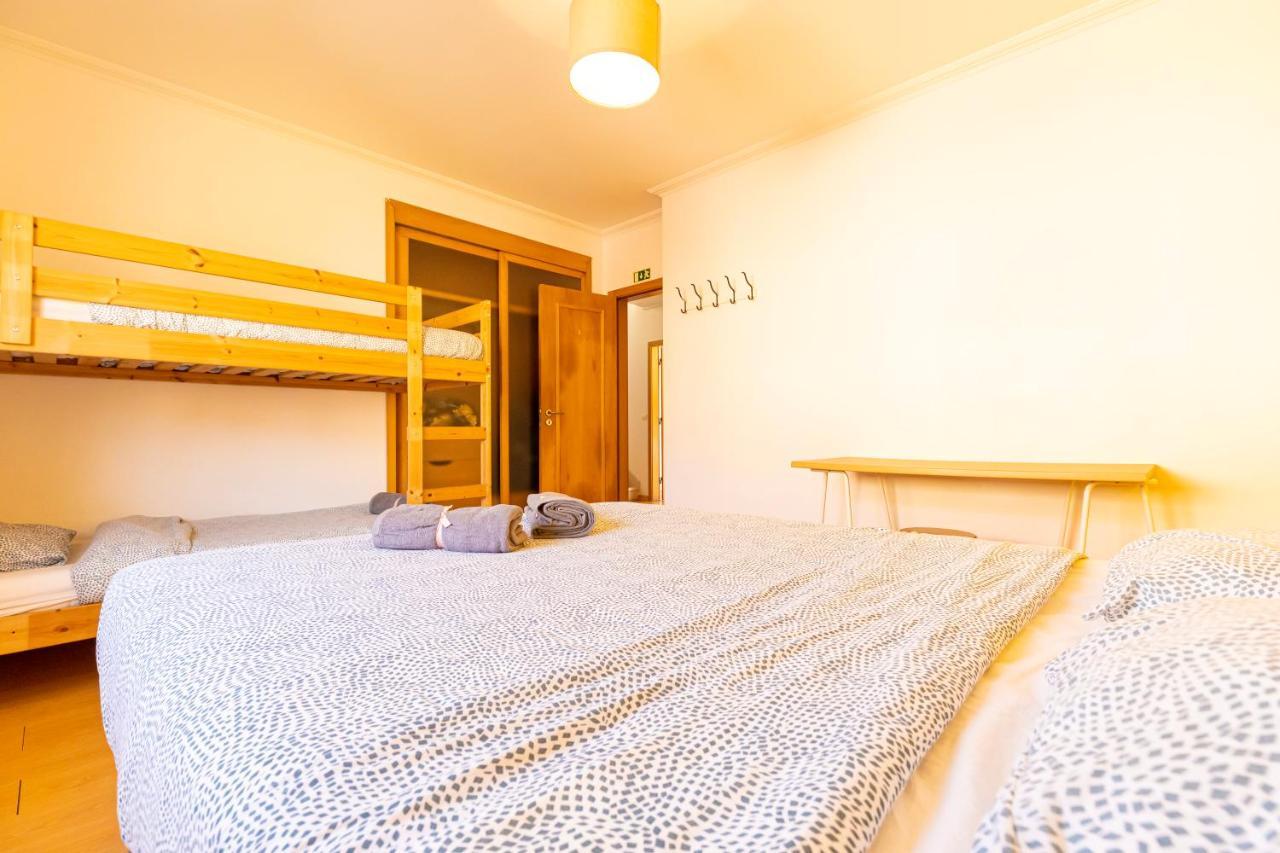 Pineapple Surf House Hostel Atouguia Da Baleia Ngoại thất bức ảnh