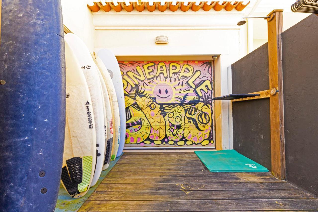 Pineapple Surf House Hostel Atouguia Da Baleia Ngoại thất bức ảnh