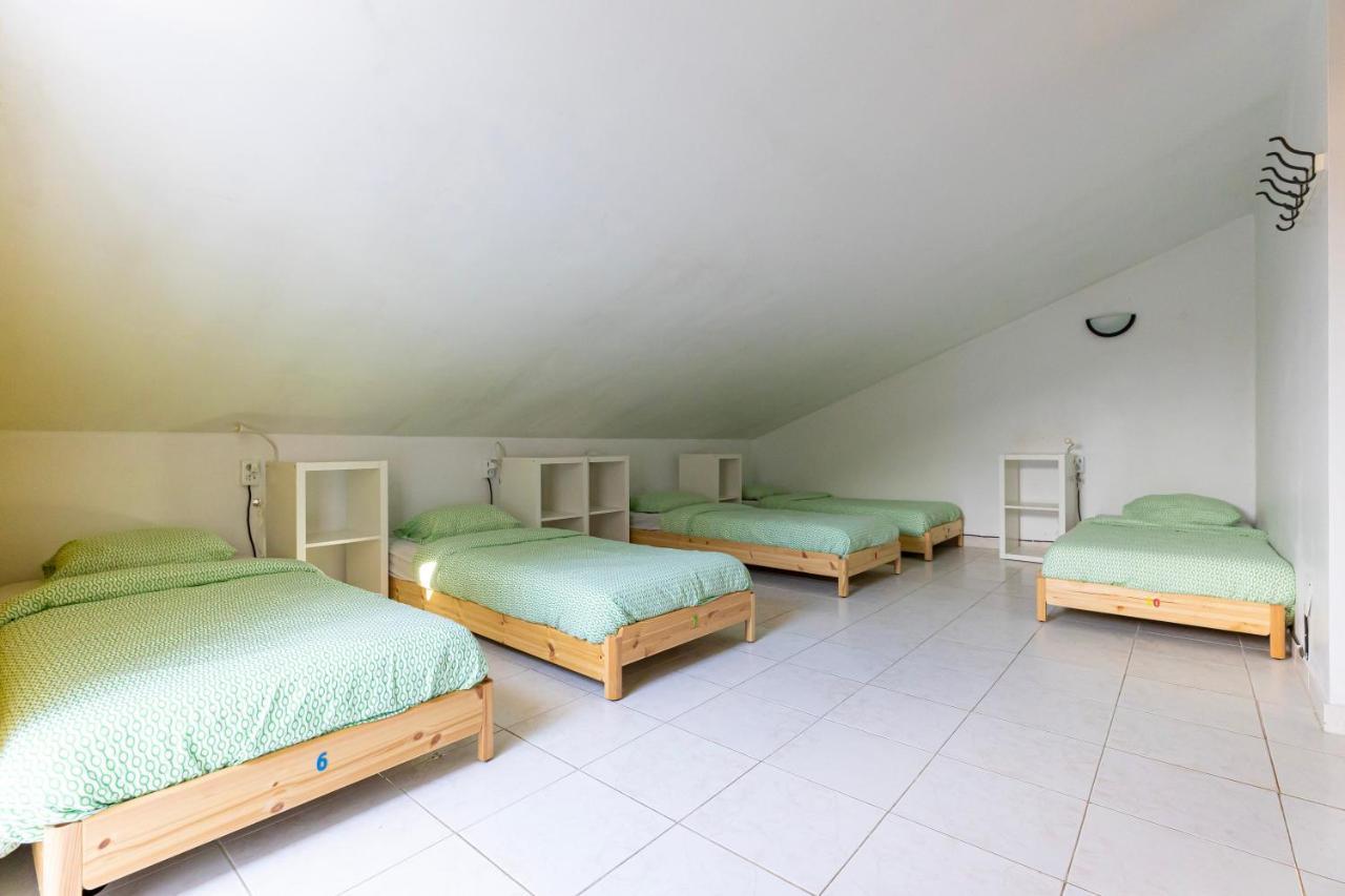 Pineapple Surf House Hostel Atouguia Da Baleia Ngoại thất bức ảnh