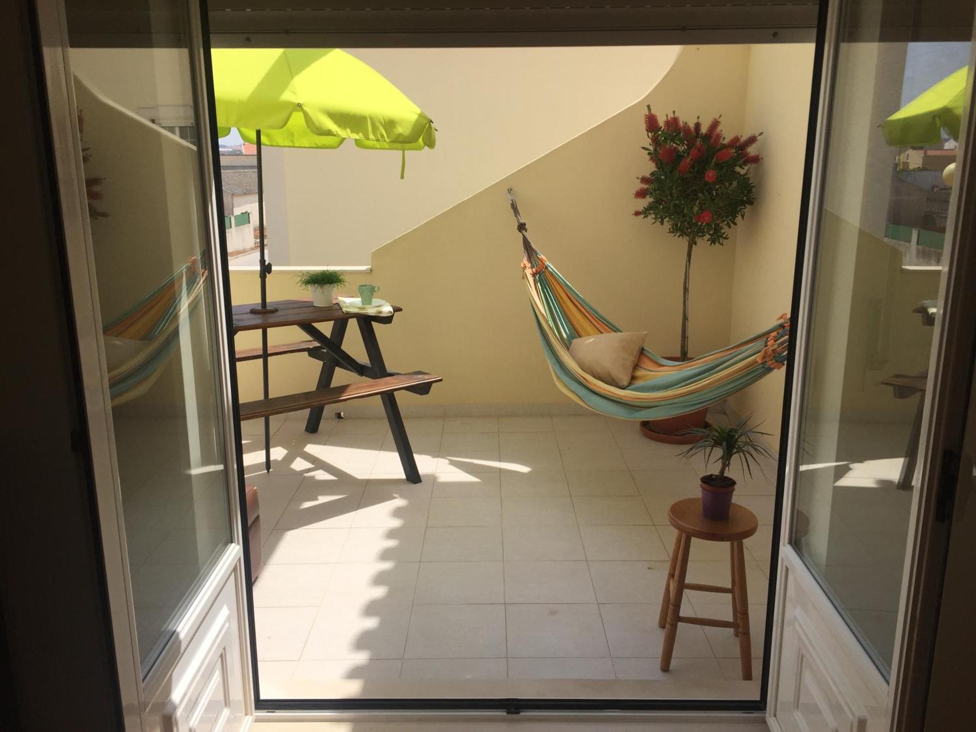 Pineapple Surf House Hostel Atouguia Da Baleia Ngoại thất bức ảnh