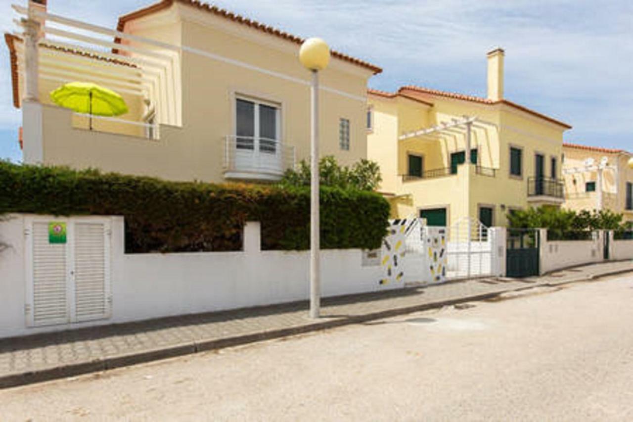Pineapple Surf House Hostel Atouguia Da Baleia Ngoại thất bức ảnh