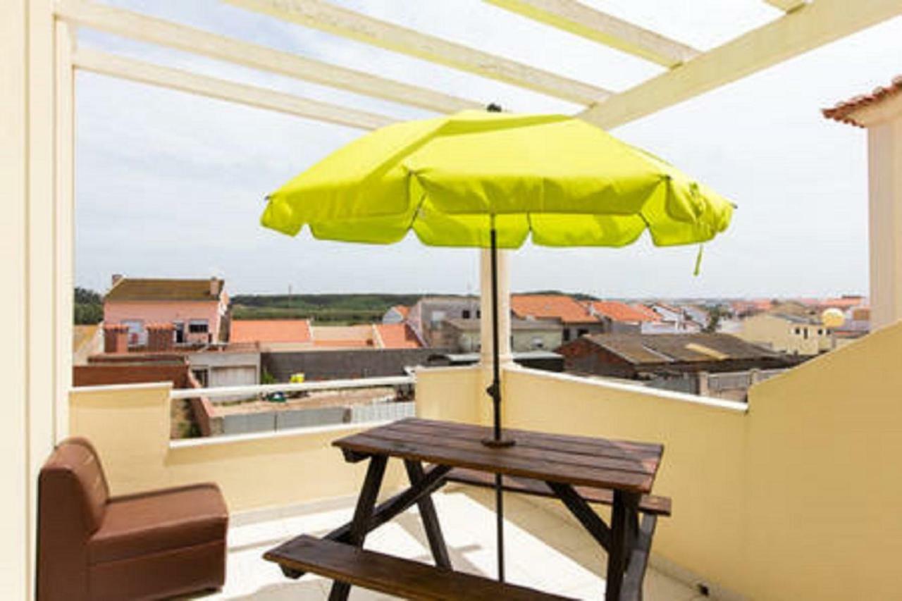 Pineapple Surf House Hostel Atouguia Da Baleia Ngoại thất bức ảnh